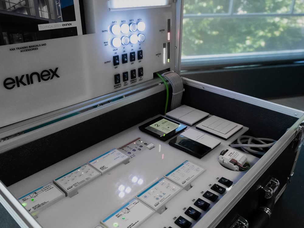 KNX training equipment, hands-on practical setup